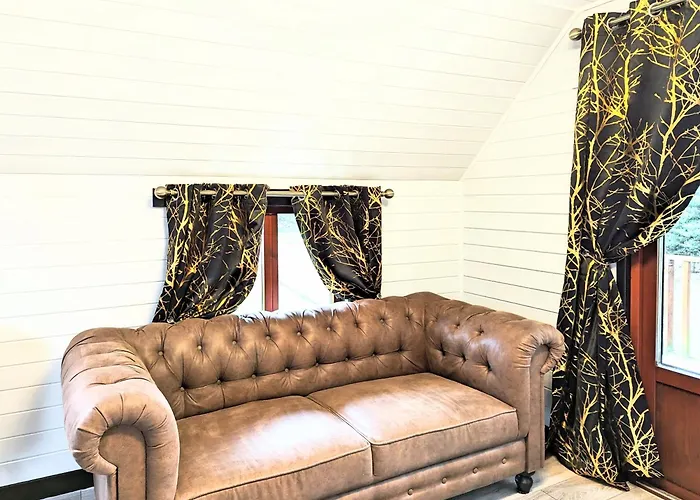 Lugh 9 - Hot Tub-Perth-Pets-Luxury-Hunting Tower