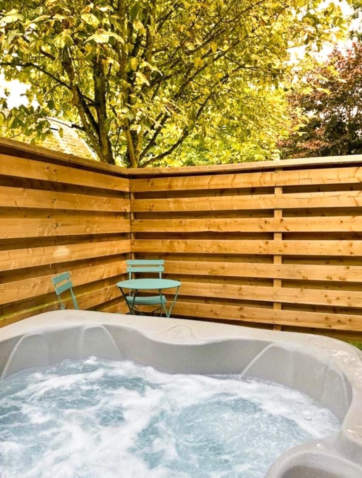 Chalet Lugh 9 - Hot Tub-perth-pets-luxury-hunting Tower Perth